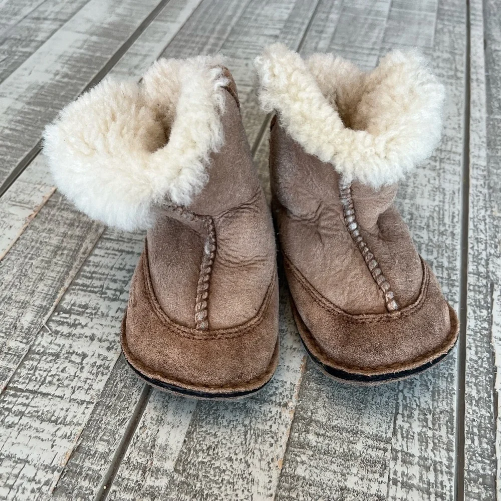 UGG Australia Toddler Boots size: Medium